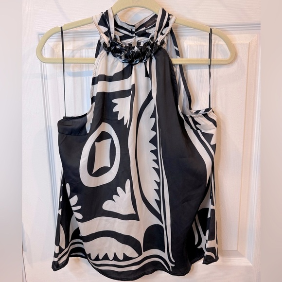hazel Tops - 💜NWT Hazel black and White Sleeveless Blouse